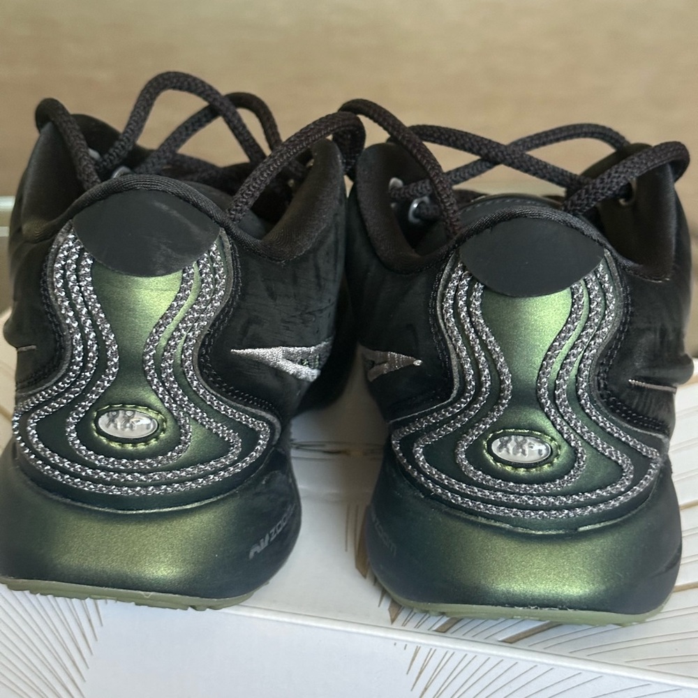 LeBron XXI SE (GS) Sneakers - Picture 5 of 6